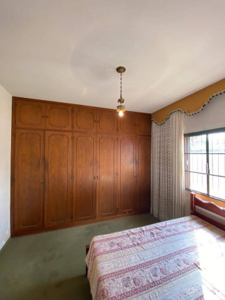 Imagem Casa com 3 Quartos à Venda, 330 m² em Botucatu