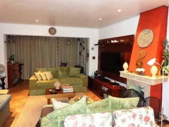 Imagem Casa com 4 Quartos à Venda, 280 m² em Vila Jaboticabeira - Taubaté Imagem Casa com 4 Quartos à Venda, 280 m² em Vila Jaboticabeira - Taubaté