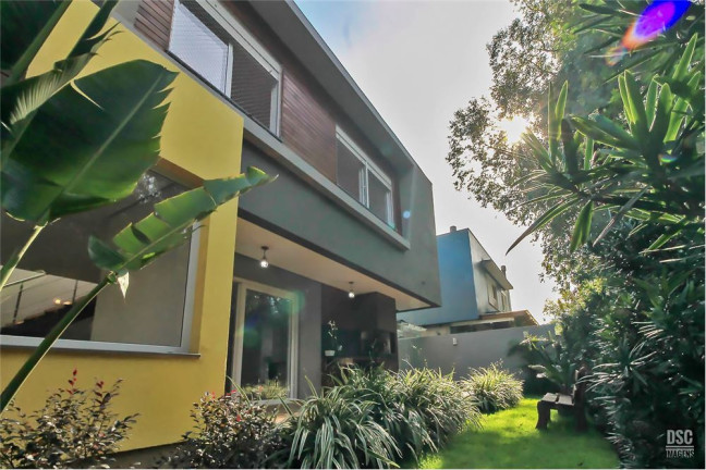 Imagem Casa com 3 Quartos à Venda, em Hípica - Porto Alegre Imagem Casa com 3 Quartos à Venda, em Hípica - Porto Alegre