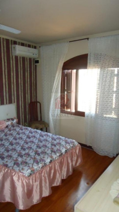 Imagem Casa com 3 Quartos à Venda, 190 m² em Medianeira - Porto Alegre