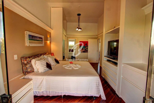 Imagem Casa com 5 Quartos para Temporada, em Canto Grande - Bombinhas Imagem Casa com 5 Quartos para Temporada, em Canto Grande - Bombinhas