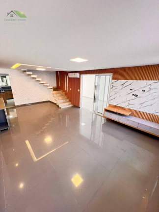 Imagem Casa de Condomínio com 3 Quartos à Venda, 205 m²