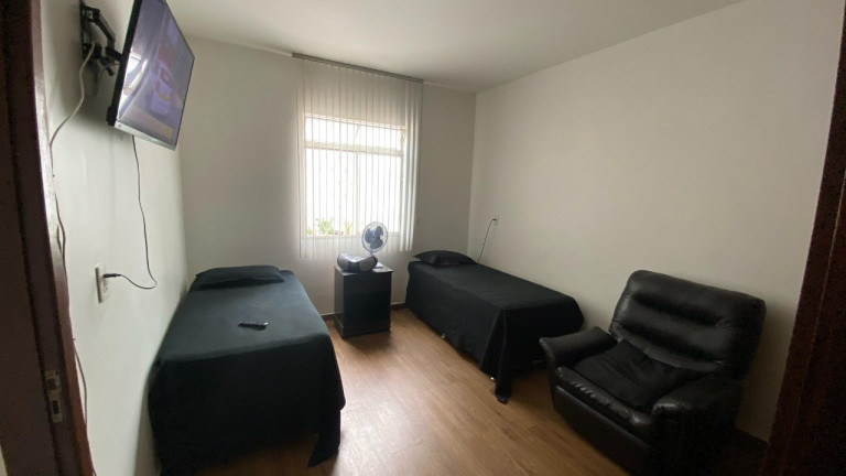 Imagem Casa com 6 Quartos à Venda, 300 m² em Cândida Câmara - Montes Claros