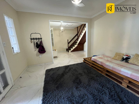 Imagem Casa com 7 Quartos à Venda, 302 m² em Palmeiras - Cabo Frio Imagem Casa com 7 Quartos à Venda, 302 m² em Palmeiras - Cabo Frio