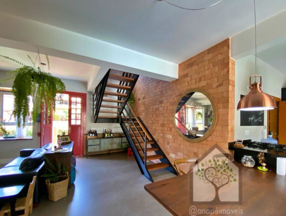 Imagem Casa com 3 Quartos à Venda, 210 m² em Itacorubi - Florianópolis Imagem Casa com 3 Quartos à Venda, 210 m² em Itacorubi - Florianópolis
