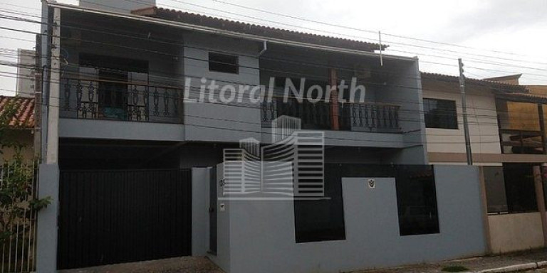 Sobrado com 4 Quartos à Venda, 350 m² em Fazenda - Itajaí