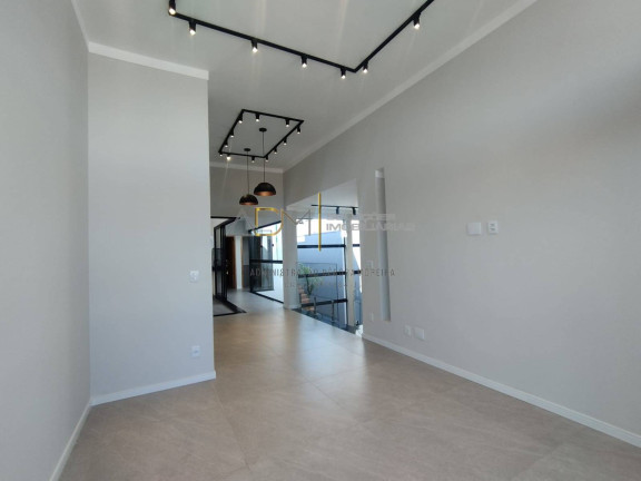 Imagem Casa com 3 Quartos à Venda, 250 m² em Jardim Itália - Botucatu