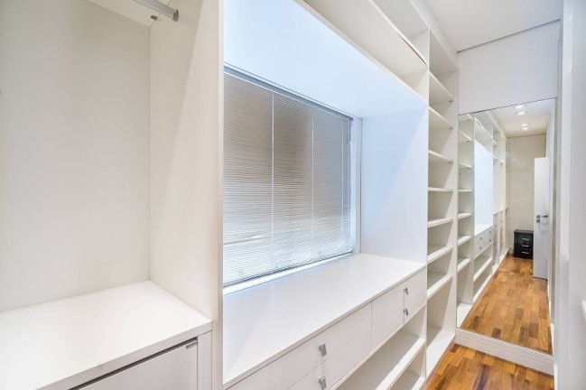 Imagem Casa com 4 Quartos à Venda, 751 m² em Jardim Social - Curitiba