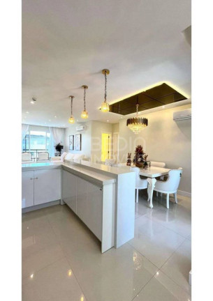 Imagem Apartamento com 3 Quartos à Venda, 118 m² em Centro - Balneário Camboriú Imagem Apartamento com 3 Quartos à Venda, 118 m² em Centro - Balneário Camboriú