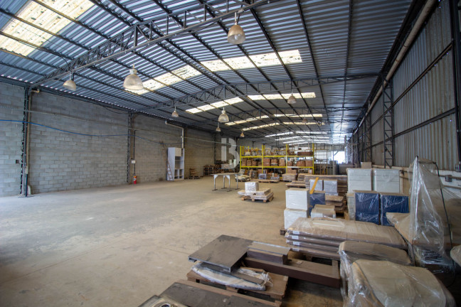 Imóvel Comercial à Venda, 800 m² em Ferraria - Campo Largo