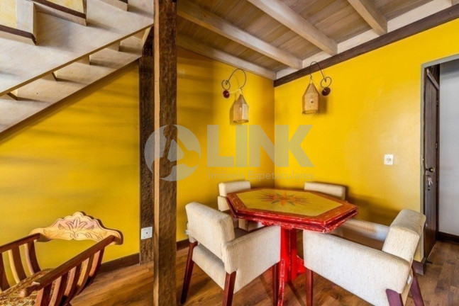 Imagem Imóvel com 2 Quartos à Venda, 116 m² em Petrópolis - Porto Alegre Imagem Imóvel com 2 Quartos à Venda, 116 m² em Petrópolis - Porto Alegre