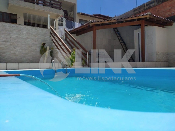 Imagem Casa com 4 Quartos à Venda, 245 m² em Jardim Itu - Porto Alegre Imagem Casa com 4 Quartos à Venda, 245 m² em Jardim Itu - Porto Alegre