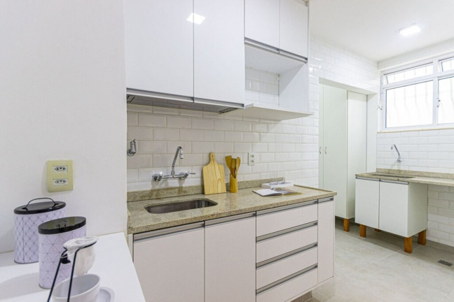 Imagem Imóvel com 2 Quartos à Venda, 90 m² em Copacabana - Rio De Janeiro Imagem Imóvel com 2 Quartos à Venda, 90 m² em Copacabana - Rio De Janeiro