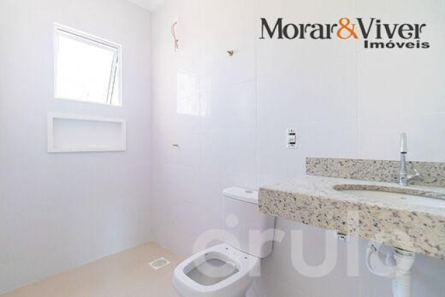 Imagem Sobrado com 3 Quartos à Venda, 102 m² em Uberaba - Curitiba