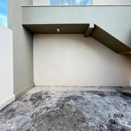 Imagem Sobrado com 3 Quartos à Venda, 77 m²