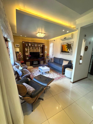Imagem Casa com 3 Quartos à Venda, 244 m² em Cavalhada - Porto Alegre Imagem Casa com 3 Quartos à Venda, 244 m² em Cavalhada - Porto Alegre