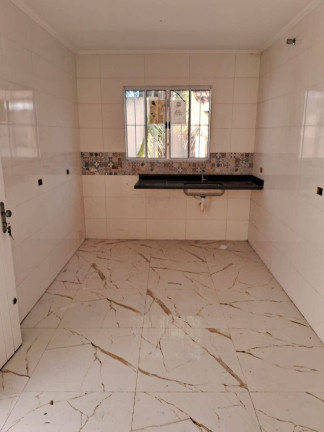 Imagem Casa com 3 Quartos para Alugar, em Maracanã - Praia Grande Imagem Casa com 3 Quartos para Alugar, em Maracanã - Praia Grande