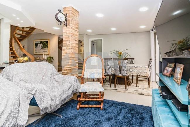 Imagem Imóvel com 3 Quartos à Venda, 211 m² em Jardim Lindóia - Porto Alegre