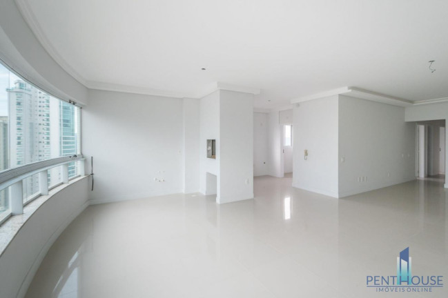 Imagem Apartamento com 3 Quartos à Venda, 130 m² em Centro - Balneário Camboriú Imagem Apartamento com 3 Quartos à Venda, 130 m² em Centro - Balneário Camboriú
