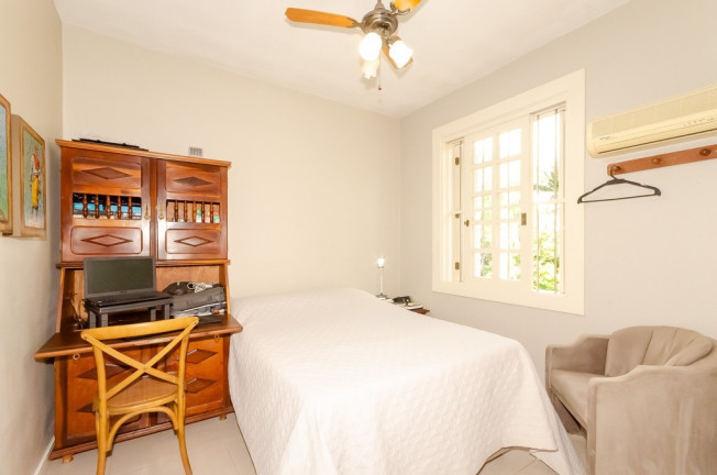 Imagem Casa com 4 Quartos à Venda,  em Petrópolis - Porto Alegre