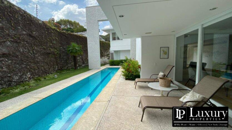 Casa com 3 Quartos à Venda,  em Morumbi - São Paulo