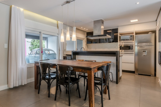 Imagem Casa com 3 Quartos à Venda, 320 m² em Vila Nova - Porto Alegre