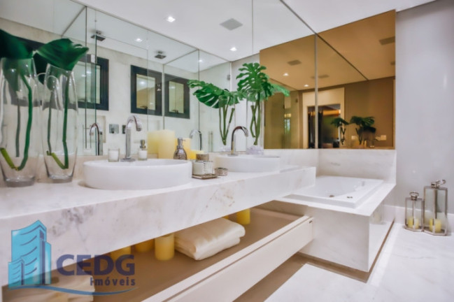 Imagem Apartamento com 3 Quartos à Venda, 230 m² em Cabral - Curitiba