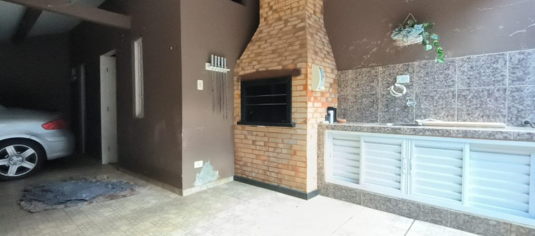 Imagem Casa com 3 Quartos à Venda, 300 m² em Santa Felicidade - Curitiba Imagem Casa com 3 Quartos à Venda, 300 m² em Santa Felicidade - Curitiba
