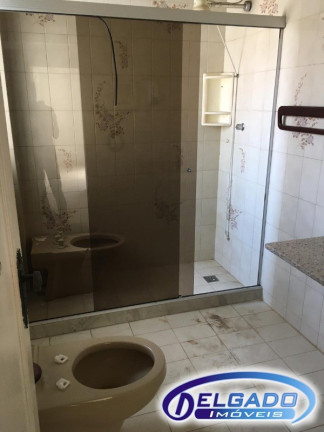 Imagem Sobrado com 5 Quartos para Alugar, 280 m² em Centro - Itaborai