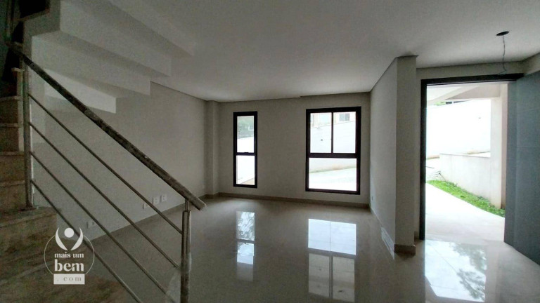 Imagem Sobrado com 3 Quartos à Venda, 166 m² em Bom Retiro - Curitiba Imagem Sobrado com 3 Quartos à Venda, 166 m² em Bom Retiro - Curitiba