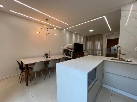 Imagem Casa com 3 Quartos à Venda, em Glória - Joinville Imagem Casa com 3 Quartos à Venda, em Glória - Joinville