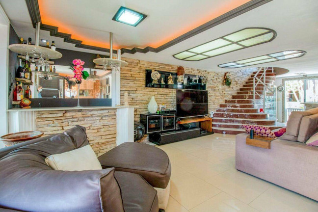 Casa com 5 Quartos à Venda, 450 m² em Itaipu - Niterói