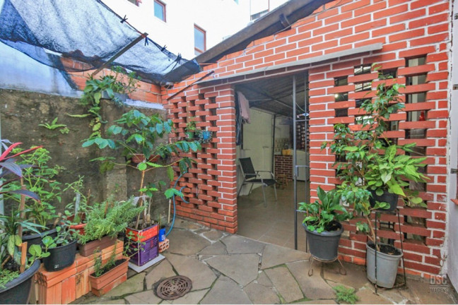 Imagem Casa com 3 Quartos à Venda, 130 m² em Santana - Porto Alegre Imagem Casa com 3 Quartos à Venda, 130 m² em Santana - Porto Alegre