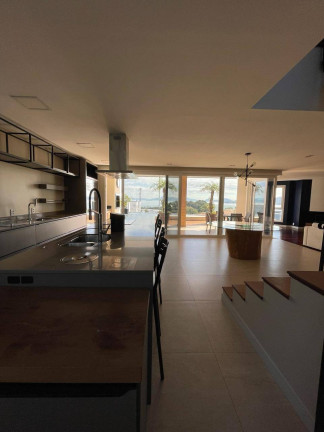 Imagem Casa com 3 Quartos à Venda, 284 m² em Agronômica - Florianópolis