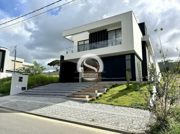 Casa com 5 Quartos à Venda, 196 m²