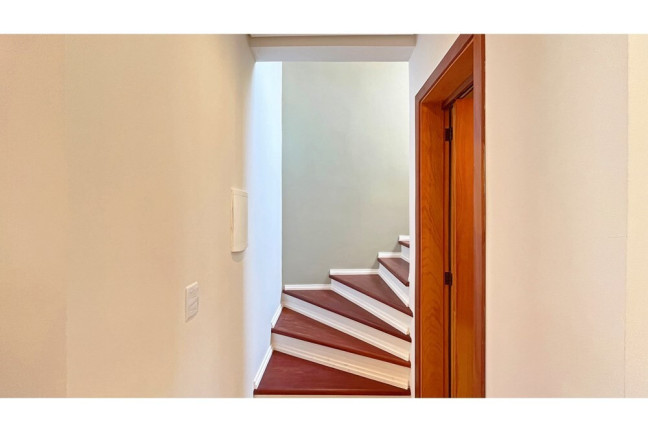 Imagem Casa com 3 Quartos à Venda, em Hípica - Porto Alegre Imagem Casa com 3 Quartos à Venda, em Hípica - Porto Alegre