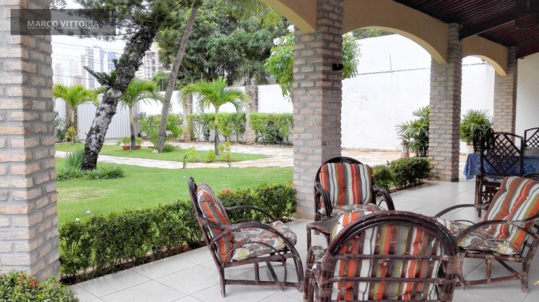 Imagem Casa com 7 Quartos à Venda, 2.000 m²