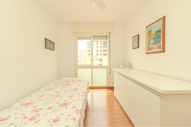 Imagem Apartamento com 2 Quartos à Venda, 74 m² em Passo Da Areia - Porto Alegre