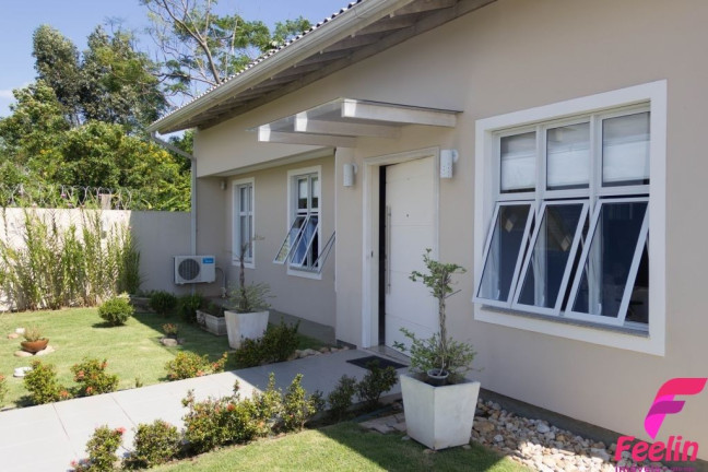 Imagem Casa com 3 Quartos à Venda, 270 m² em Carianos - Florianópolis Imagem Casa com 3 Quartos à Venda, 270 m² em Carianos - Florianópolis