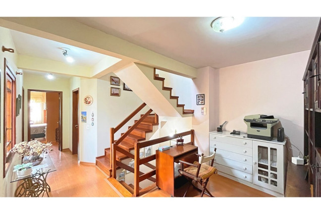 Imagem Casa com 5 Quartos à Venda,  em Ipanema - Porto Alegre