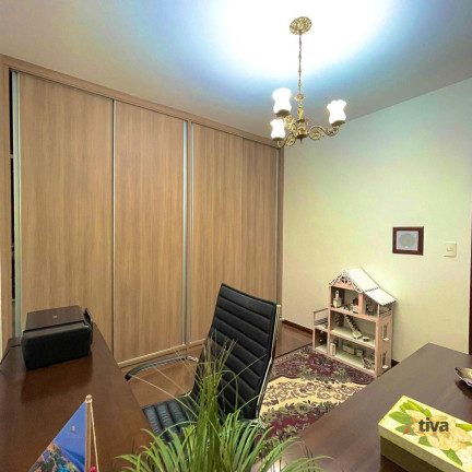 Imagem Casa com 4 Quartos à Venda, 298 m²