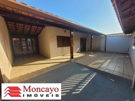 Casa com 3 Quartos à Venda, 250 m² em Praia Das Palmeiras - Caraguatatuba