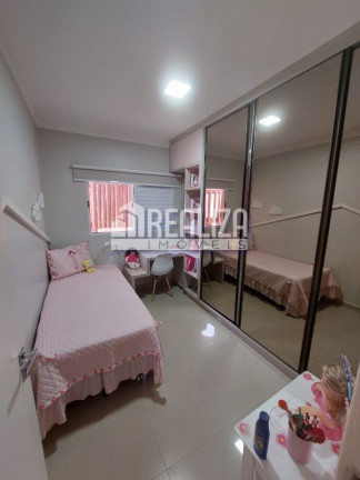 Imagem Casa de Condomínio com 3 Quartos à Venda, 200 m² em Vila Arquelau - Uberaba