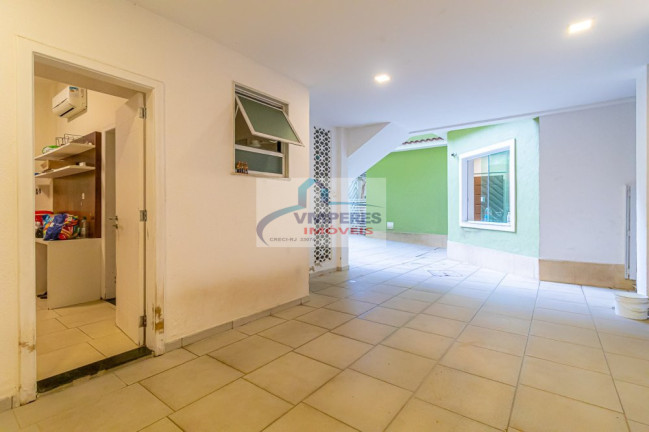 Imagem Casa com 4 Quartos à Venda, 595 m² em Humaitá - Rio De Janeiro Imagem Casa com 4 Quartos à Venda, 595 m² em Humaitá - Rio De Janeiro