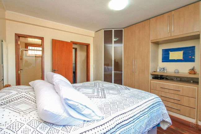 Imagem Casa com 3 Quartos à Venda, 205 m² em Tristeza - Porto Alegre
