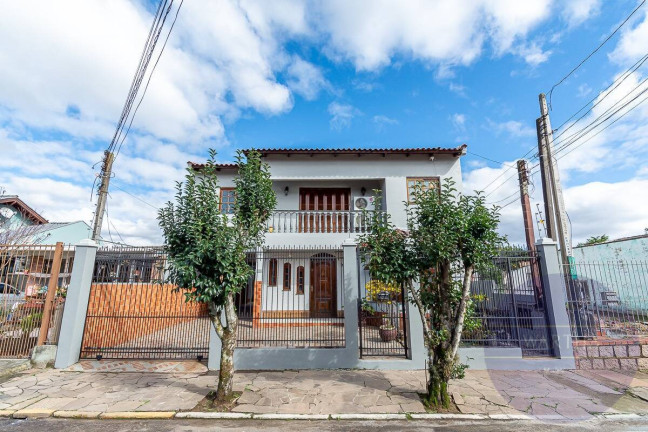 Casa com 4 Quartos à Venda,  em Vila Imbuí - Cachoeirinha