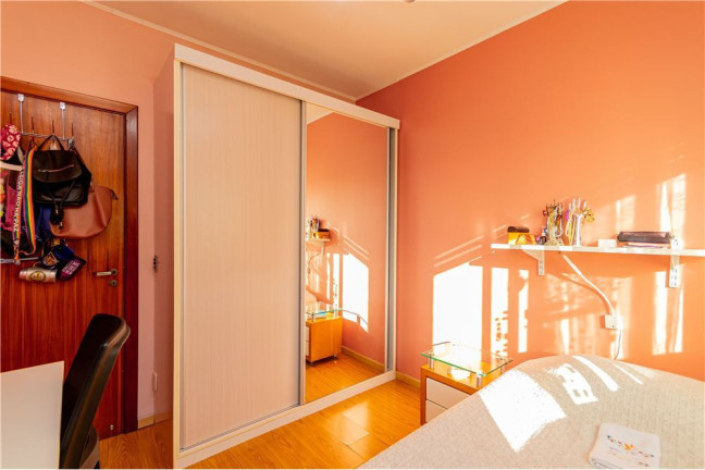 Imagem Imóvel com 3 Quartos à Venda, em Menino Deus - Porto Alegre Imagem Imóvel com 3 Quartos à Venda, em Menino Deus - Porto Alegre