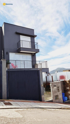 Imagem Casa com 3 Quartos à Venda, 182 m² em Córrego Grande - Florianópolis