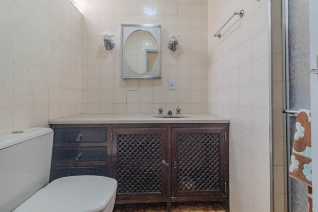 Imagem Casa com 3 Quartos à Venda,  em Bom Jesus - Porto Alegre