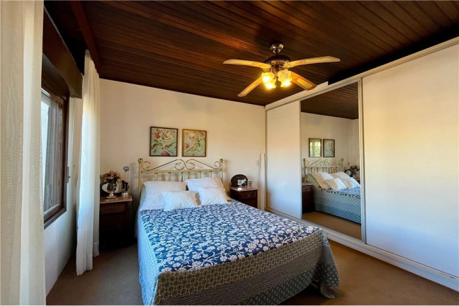 Imagem Casa com 3 Quartos à Venda, 300 m² em Jardim Carvalho - Porto Alegre Imagem Casa com 3 Quartos à Venda, 300 m² em Jardim Carvalho - Porto Alegre